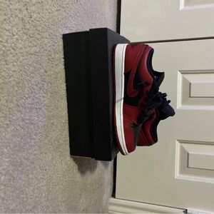 Jordan 1 low reverse bread size 7.5 men